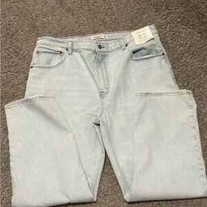 Abercrombie and Fitch the 90s straight ultra high rise jeans 
size 34/18 s